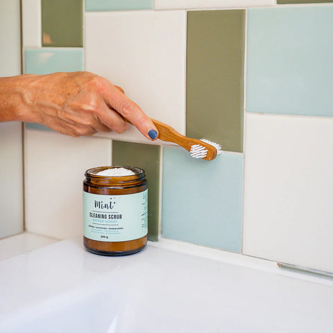 MINT Cleaning Scrub - 250 g Glass Jar